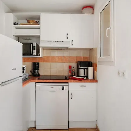 Le Petit Maison *