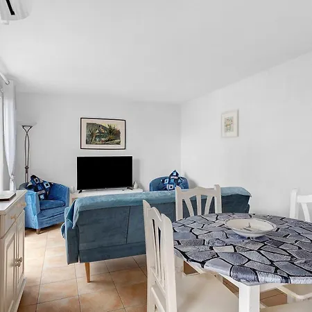 Le Petit Maison *