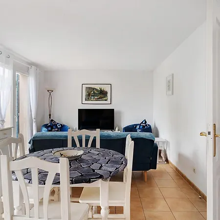 Le Petit Maison