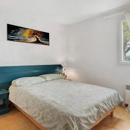 Le Petit Maison
