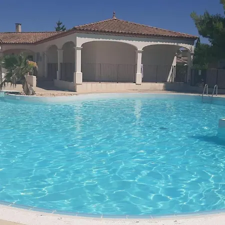 Le Petit Maison